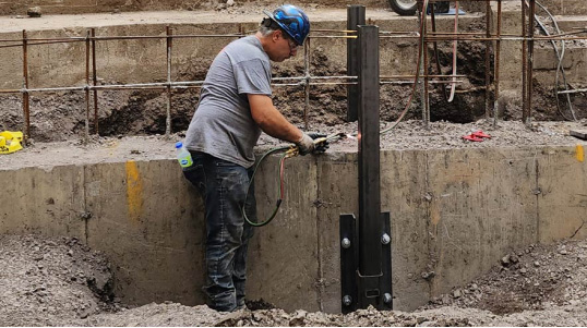 Experts en réparation de fondation, stabilisation sur pieux, réparation de fissures et excavation de sous-sol. Desservons les régions du Grand-Montréal, Rive-Nord et Rive-Sud